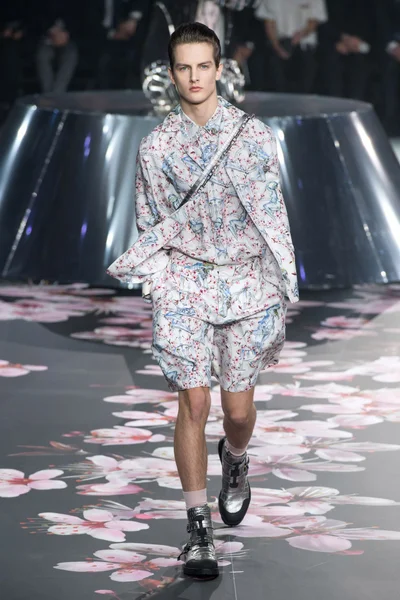 Look 5